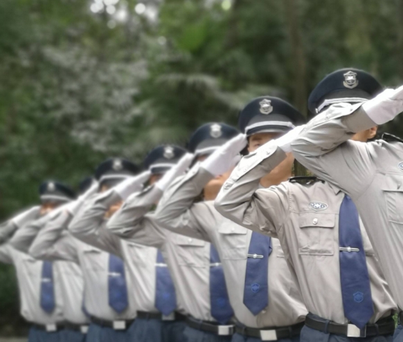 物業(yè)保安是物業(yè)管理中維護(hù)小區(qū)、商業(yè)綜合體、寫(xiě)字樓等場(chǎng)所公共安全和秩序的重要力量