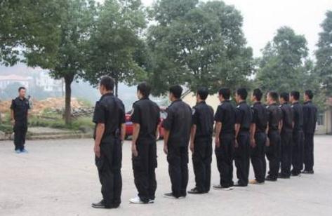 關(guān)于小區(qū)的門口物業(yè)保安的工作職責(zé)，有興趣的可以了解下