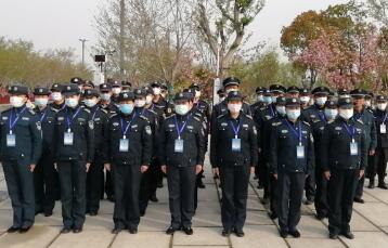 千萬不要小瞧保安！?。。。。?>
                                </a>
                            </div>
                            <div   id=